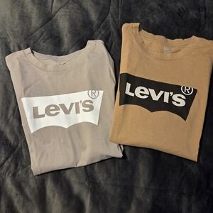 Levi's Graphic T-Shirts in Gray and Tan